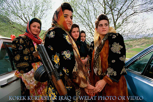 Iraqi-Kurdish-women-with-Kalashnikov.jpg